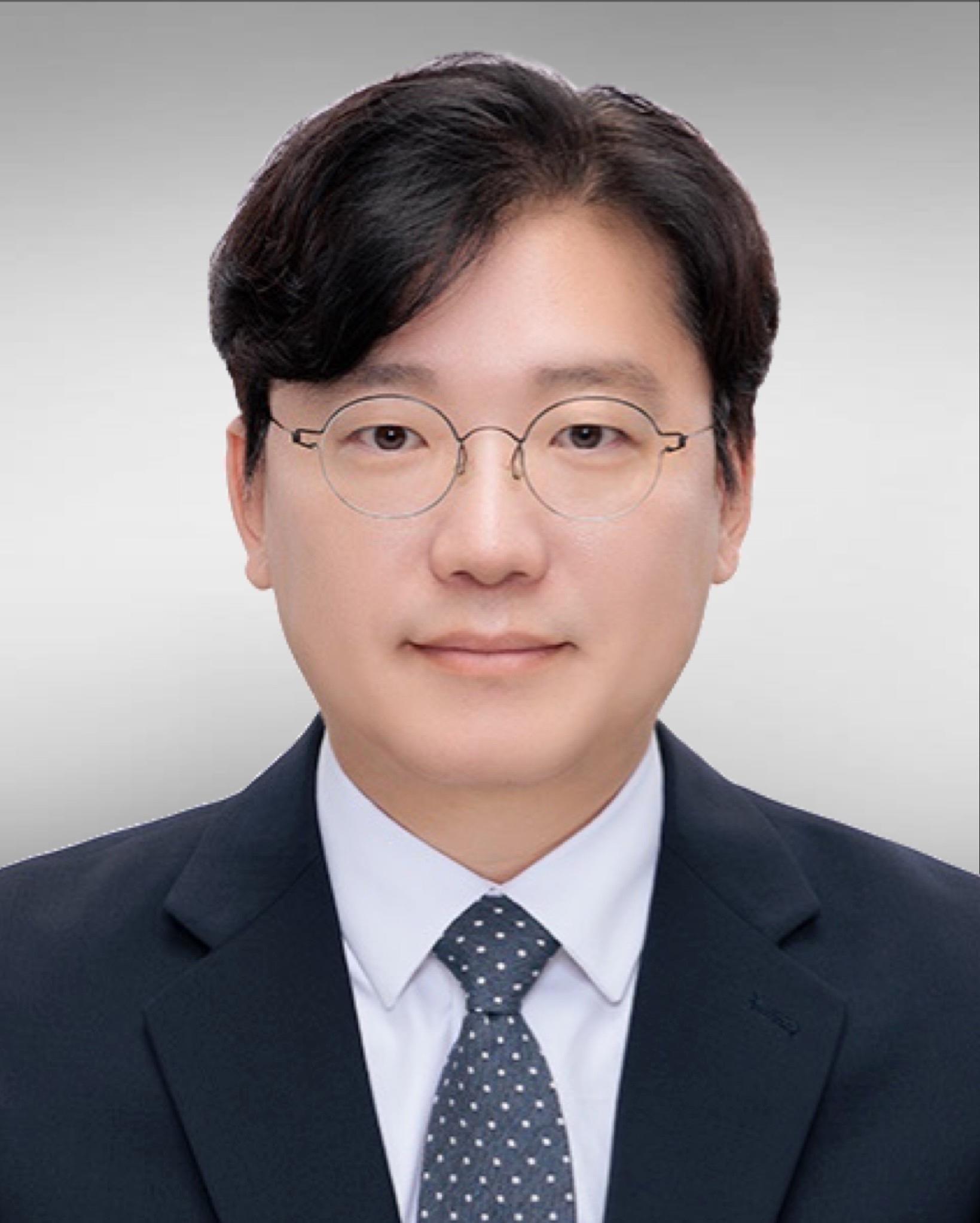 염태산 교수사진
